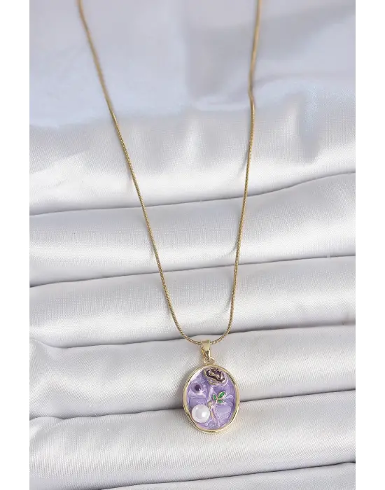 316L Çelik Gold Renk Zincir Mor Çiçek İşlemeli İnci Detay Portre Model Kadın Kolye