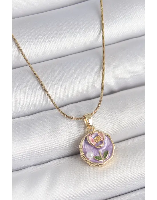 316L Çelik Gold Renk Zincir Mor Minimal Çiçek İşlemeli İnci Detay Portre Model Kadın Kolye