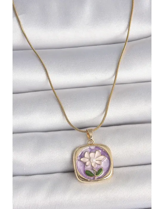 316L Çelik Gold Renk Zincir Mor Papatya İşlemeli İnci Detay Portre Model Kadın Kolye