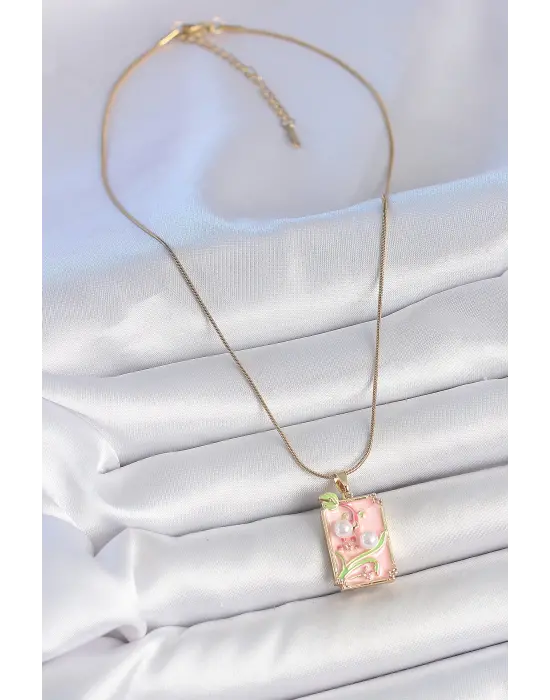 316L Çelik Gold Renk Zincir Pembe Mineli İncli Çiçek İşlemeli Portre Model Kadın Kolye