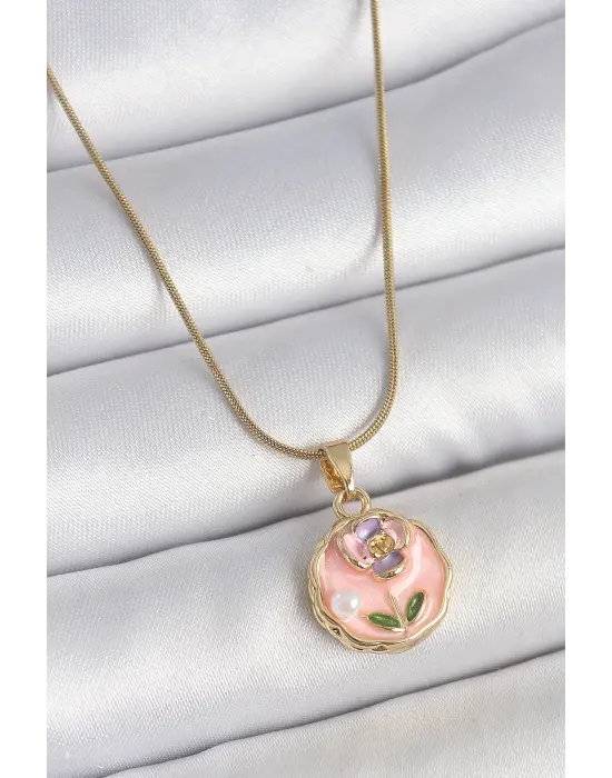 316L Çelik Gold Renk Zincir Pembe Minimal Çiçek İşlemeli İnci Detay Portre Model Kadın Kolye