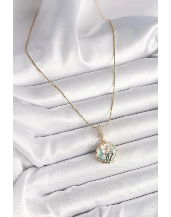 316L Çelik Gold Renk Zincir Zirkon Taş Detaylı Daire Çiçek İşlemeli Portre Model Kadın Kolye
