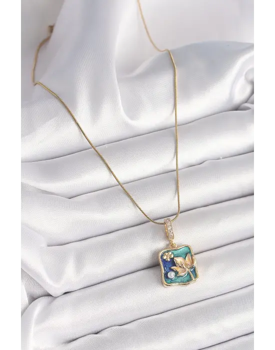 316L Çelik Gold Renk Zincir Zirkon Taş Detaylı Mavi İşlemeli Çiçek Portre Model Kadın Kolye