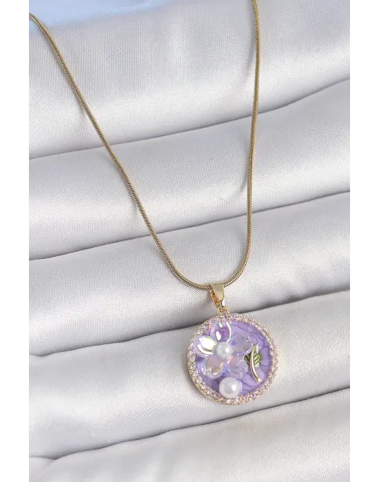316L Çelik Gold Renk Zincir Zirkon Taşlı Mor Mineli Çiçek İşlemeli İnci Detay Portre Model Kadın Kolye