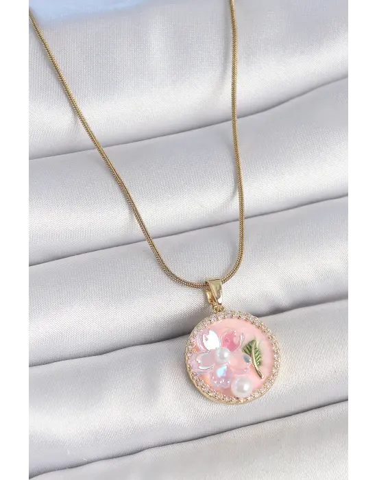316L Çelik Gold Renk Zincir Zirkon Taşlı Pembe Mineli Çiçek İşlemeli İnci Detay Portre Model Kadın Kolye