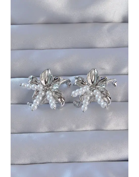   Gümüş İnci Aksesuarlı Çiçek Model Küpe