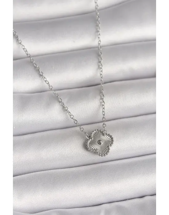 316L Çelik Gümüş Renk İşleme Detaylı Yonca Model Kadın Kolye