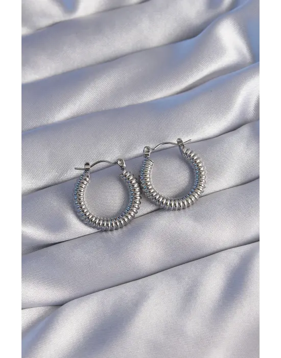   Gümüş Oval Tasarımlı Tırtıklı Küpe