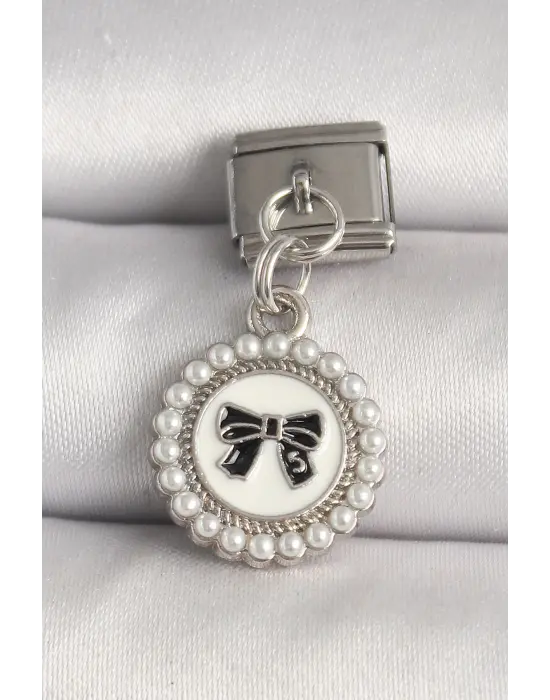 316L Çelik Gümüş Renk Siyah Fiyonk İşlemeli İnci Detaylı Nomination Charm