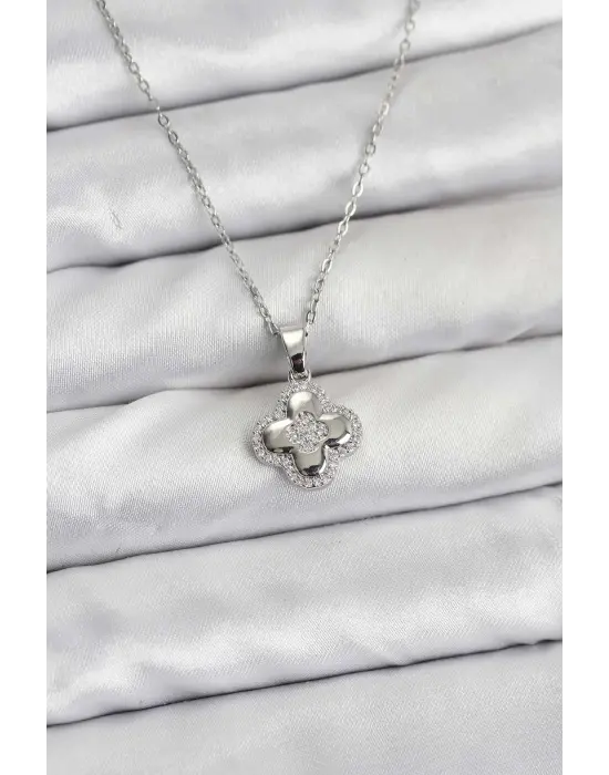 316L Çelik Zincir Gümüş Renk Zirkon Taşlı Yonca Model Kadın Kolye