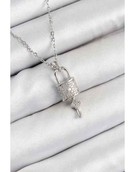 316L Çelik Zirkon Taşlı Kilit Ve Sallantılı Anahtar Model Gümüş Renk Kadın Kolye