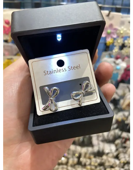 Küçük Boy Beyaz Fiyonk - Kurdele Küpe