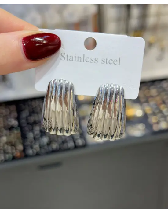 Gümüş Renk Tırtıklı Plaka Çelik Küpe