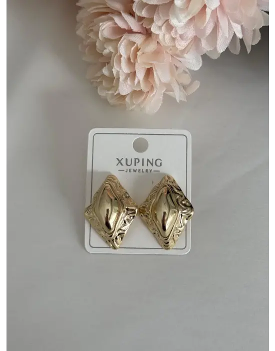 Üçgen Model Sarı Çelik Küpe