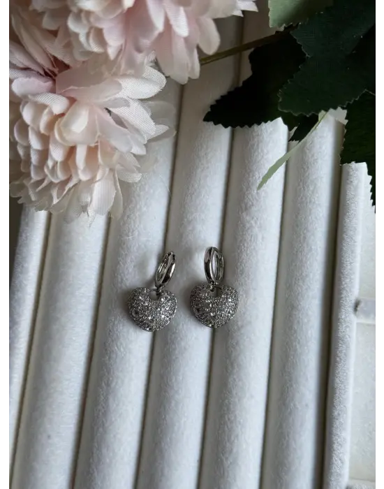 Gümüş Renk Sallantılı Taşlı Kalpli Küpe