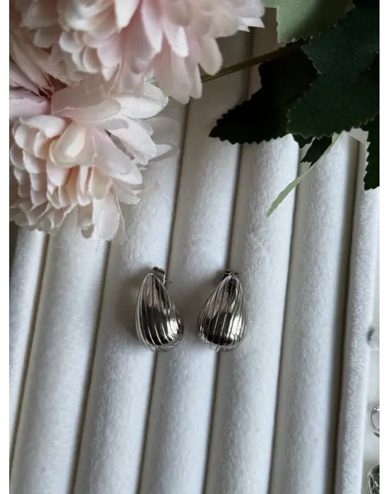 Gümüş Renk Minik Çizgili Bottega Damla Küpe