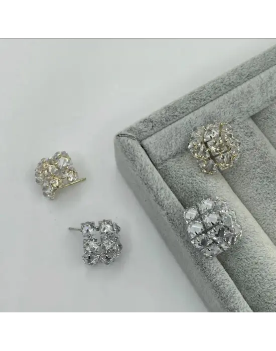 Kristal Çiçek Formlu Işıltılı Çelik Kadın Küpe