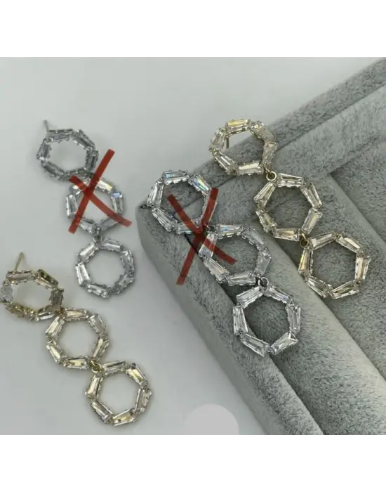 Üç Halkalı Taşlı Sallantılı Gold Kadın Küpe