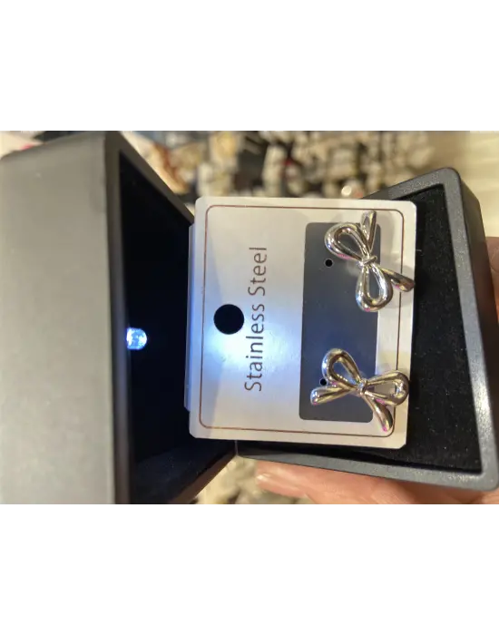 Küçük Boy Beyaz Fiyonk - Kurdele Küpe