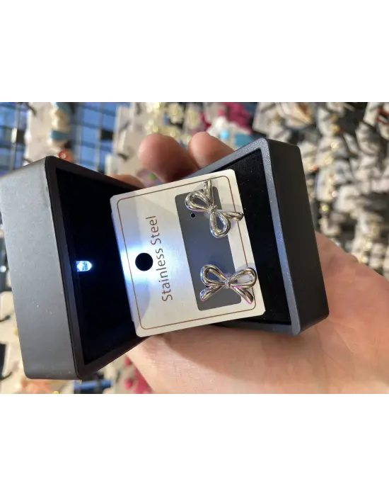 Küçük Boy Beyaz Fiyonk - Kurdele Küpe