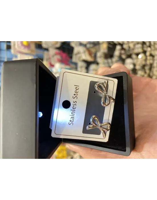 Küçük Boy Beyaz Fiyonk - Kurdele Küpe