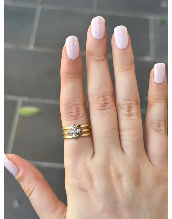 Çiçek Figürlü Üç Sıra Formlu Altın Renk Kadın Vip Çelik Yüzük