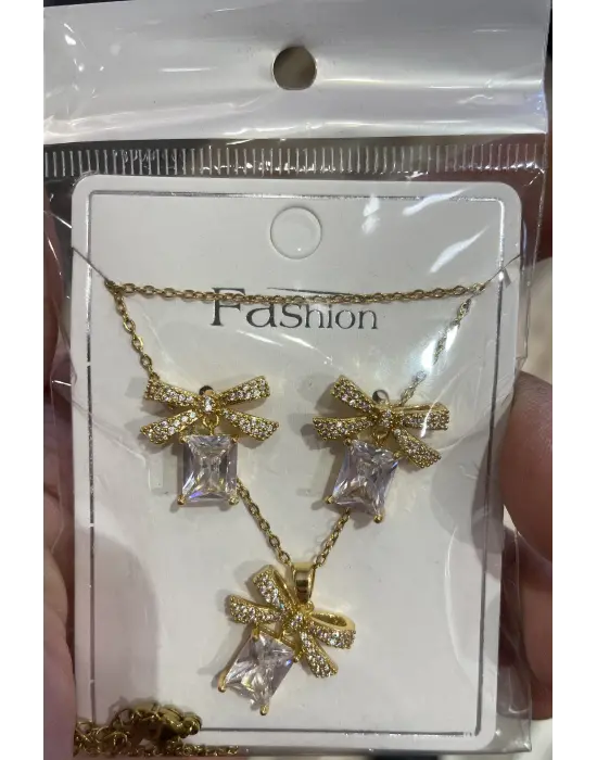 Kare Baget Taşlı Fiyonk Detaylı Altın Renk Çelik Takı Seti