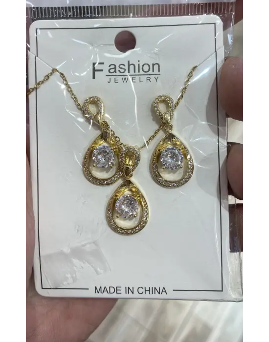 Yuvarlak Pırlanta Görünümlü Damla Gözyaşı Model Altın Kaplama Kolye Küpe Takı Seti