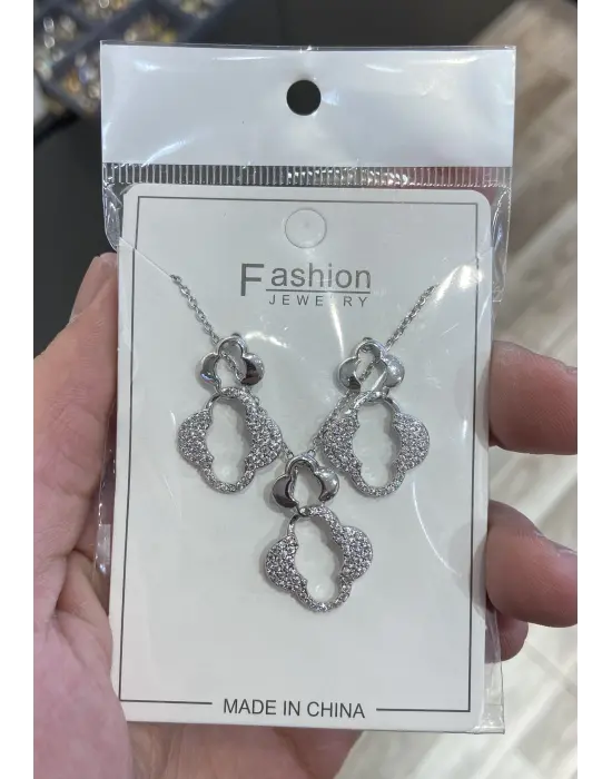 Beyaz Yonca Figürlü Zirkon Taşlı Gümüş Renk Kolye Küpe Takı Seti