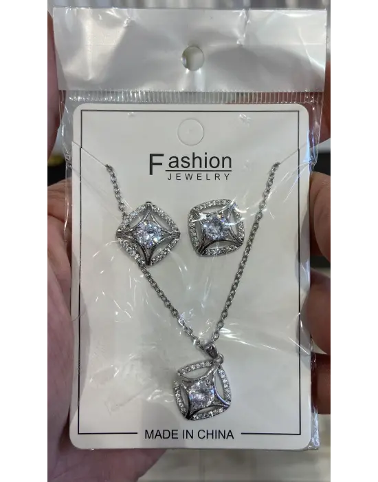 Tektaş Pırlanta Motifli Kare Model Gümüş Renk Kolye Küpe Takı Seti