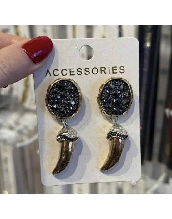 Siyah Taşlı Pençe Ucu Fil Dişi Gold Çelik Küpe