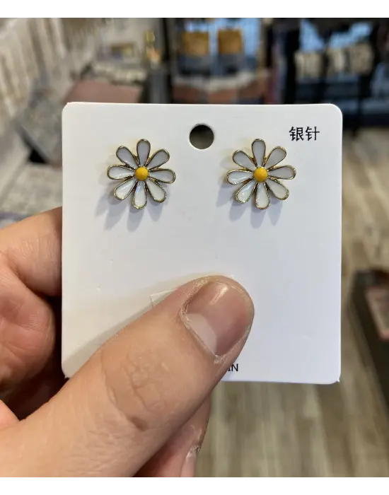 Kore Y2K Model Minimal Çiçek Papatya Küpe