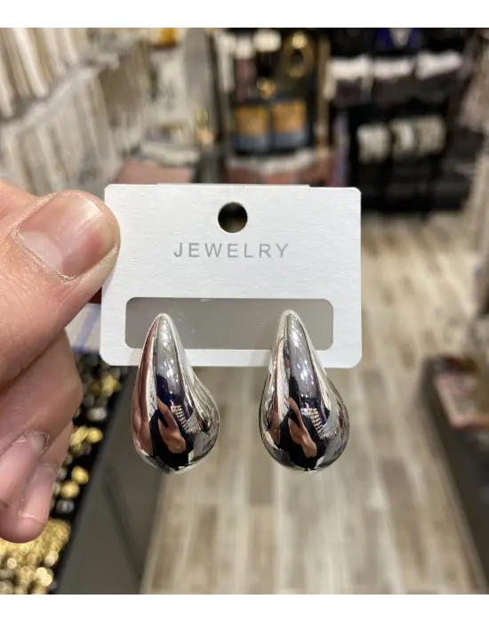 Orta Boy Gümüş Renk Günlük Model Damla Küpe