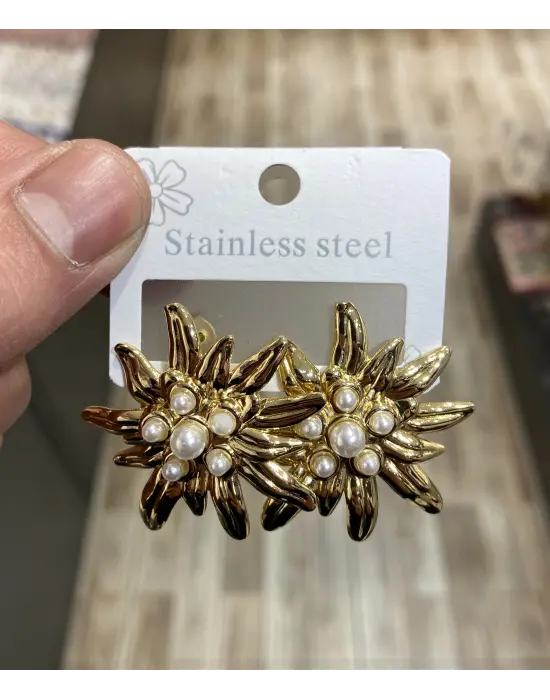 Çok İncili Çiçek Şeklinde Çelik Küpe Gold Renk