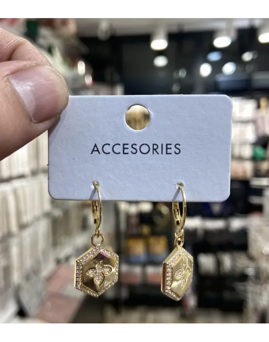 Daire Plaka Üzerine Arı Motifi İşlemeli Minimal Günlük Küpe