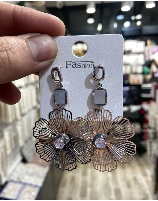 Gümüş Renk Pırlanta Taşlı Tel Yapılı Hafif Çiçek Model Çelik Küpe