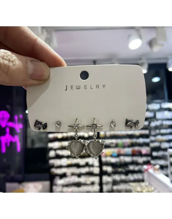 Kore Y2K Modelli Çoklu Küpe Seti: Kalp, Tektaş, Kedi Detay