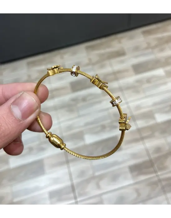 Altın Renkli Charmlı Kelebek Detaylı Ayarlanabilir Çelik Kelepçe