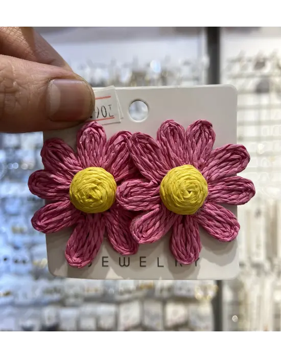 Plajda Kullanmak İçin Hasır Küpe Modeli: Çiçekli Renkli Yazlık