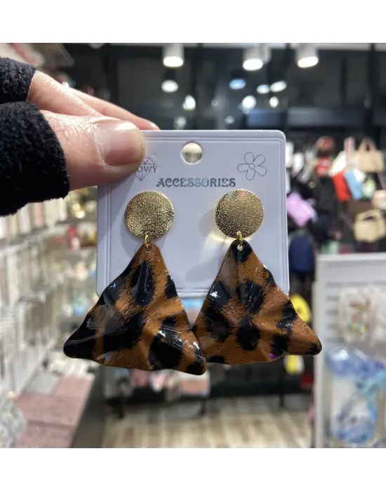 Üçgen Biçiminde Kahverengi Siyah Renkli Leopar Küpe Plaka Model