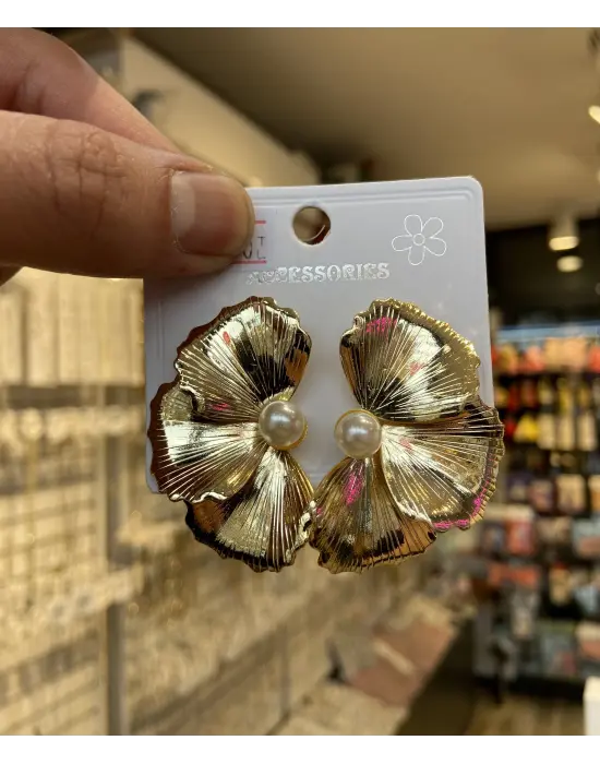 İnci Detaylı Yaprak Şeklinde Küpe Altın Renkli