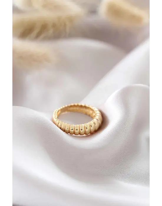 Altın Renk Ayarlamalı Burgu Kadın Yüzük