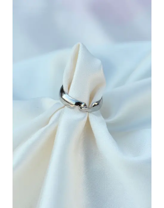 Ayarlamalı Gümüş Metal Beyaz Mineli Taşlı Yonca Yüzük