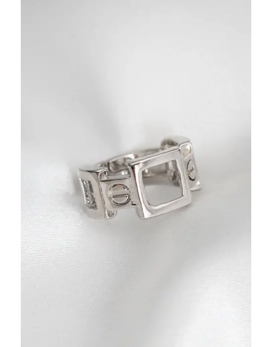 Ayarlamalı Gümüş Renk Marka Detay Kare Yüzük