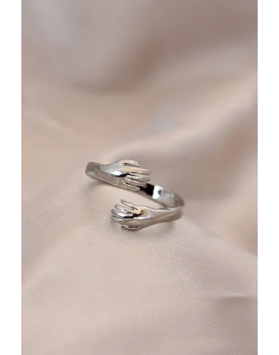 Ayarlamalı Gümüş Metal Sarılan Eller Model Yüzük