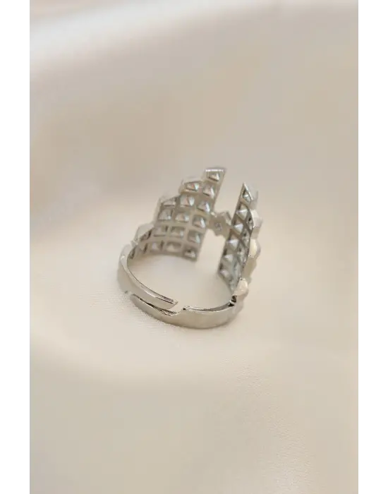 Ayarlamalı Gümüş Renk Metal Zirkon Taşlı Piramit Yüzük
