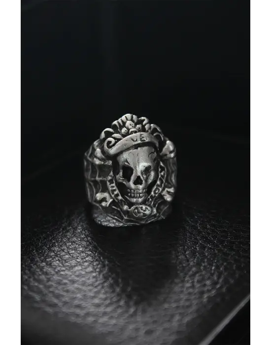 Ayarlanabilir Örümcek Ağında Kurukafa Figürlü Erkek Yüzük