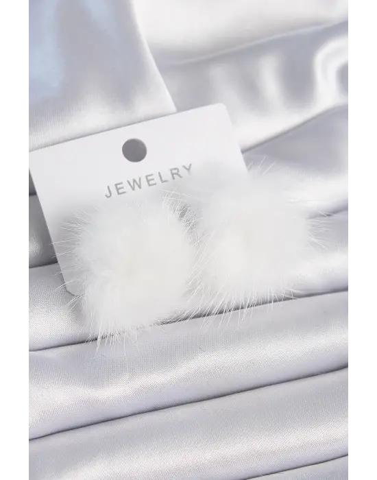 Beyaz Renk Tüylü Ponpon Model Çelik Küpe