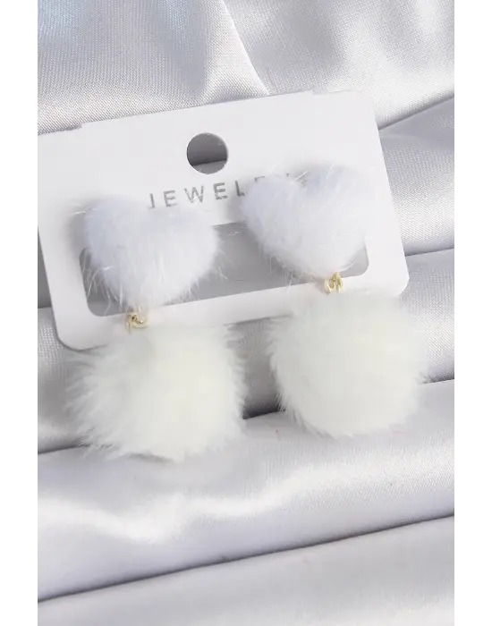 Beyaz Tüylü Kalp Ponpon Model Çelik Küpe