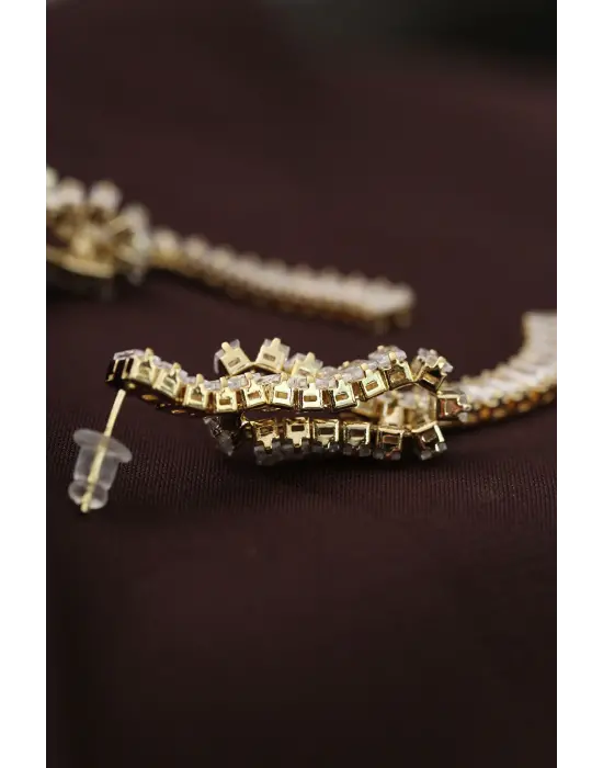 Çelik Altın Renk Baget Taşlı Sarmal Detaylı Sallantılı Küpe